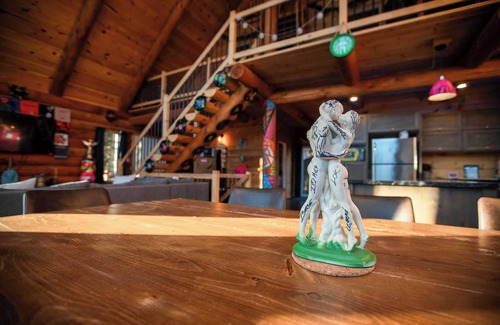 Saint-Philemon Ski Chalet | The ANIMAL | PARTY TIME | SPA AND MOUNTAIN