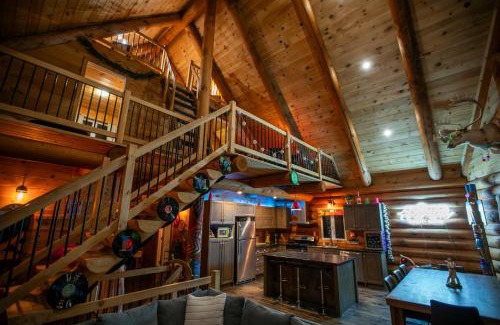Saint-Philemon Ski Chalet | The ANIMAL - PARTY TIME - POOL SPA AND MOUNTAIN