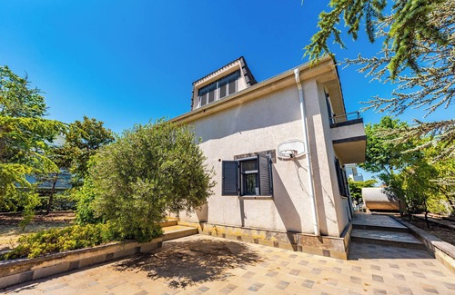 Golem Villa | The Antique Villa Seaside
