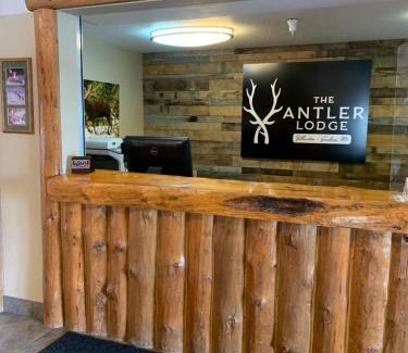 Gardiner Hotel | The Antler Lodge - Gardiner
