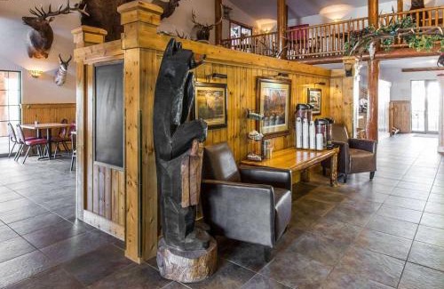 Gardiner Hotel | The Antler Lodge - Gardiner