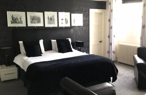Amesbury Hotel | The Antrobus Hotel