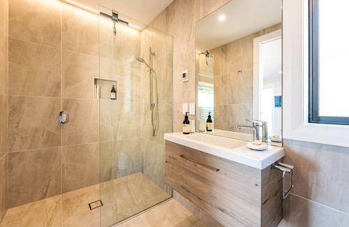 Omiha House | The Apartment at Te Whau Point