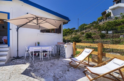 Seccheto Apartment | The apartment Tania is in Seccheto, with a beautiful view on the bay. It is completely renovated and