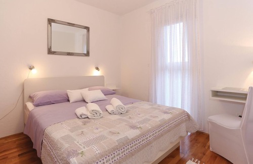 Vojnic Sinjski Apartment | The apartment with pool is located in the middle of greenery, in the small village Vojni.
