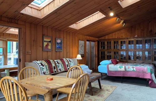 Schroon Lake Apartment | The Apple Tree Lodge One Bedroom Retreat Apt. 2