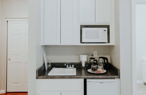 Wrightwood House | The Applewood Inn - BRIGHT & SPACIOUS Mountain Retreat!