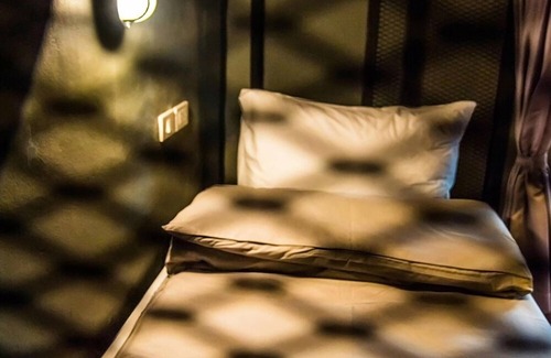 Talat Yai Hotel | The Arbern Hostel x Bistro