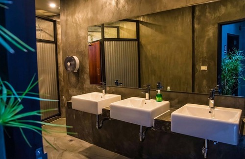 Talat Yai Hotel | The Arbern Hostel x Bistro