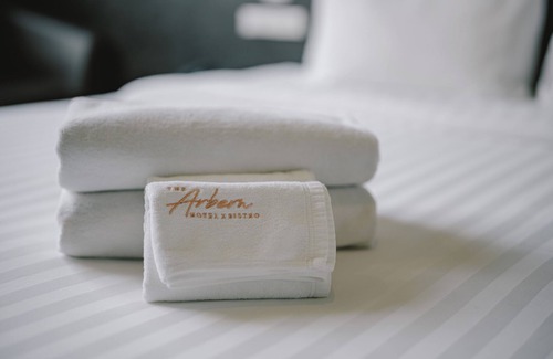 Talat Yai Hotel | The Arbern Hostel x Bistro