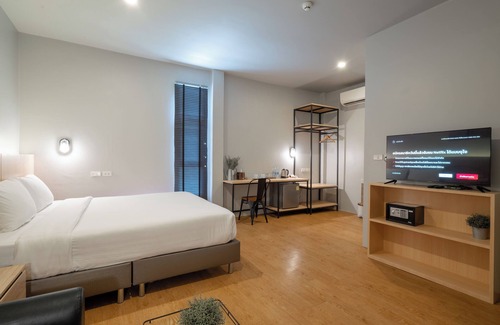 Talat Yai Hotel | The Arbern Hostel x Bistro