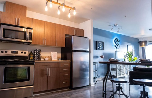 Lower Queen Anne Apartment | The Arena in Lower Queen Anne | 29 Nights