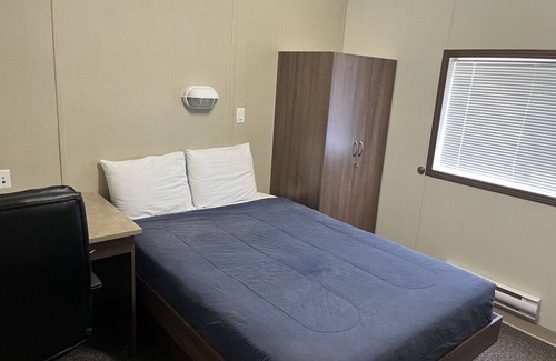 Pecos Hotel | The Armadillo Hotel Orla
