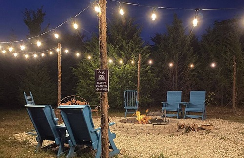 Wills Point Cabin | The Arrowhead Tipi Resort - Spirit Warriors - Nomadic Tipis on Lake Tawakoni