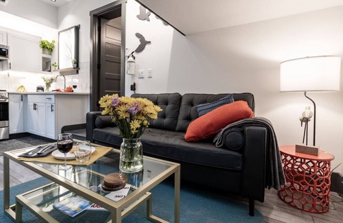 Indianapolis Condo | The Art Loft @Keystone Modern 1 Bed/1BA Studio