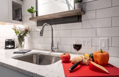 Indianapolis Condo | The Art Loft @Keystone Modern 1 Bed/1BA Studio