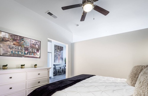 Linthicum Heights Apartment | The Artist, Fast Internet - Pool - BWI - Gym - New Listing