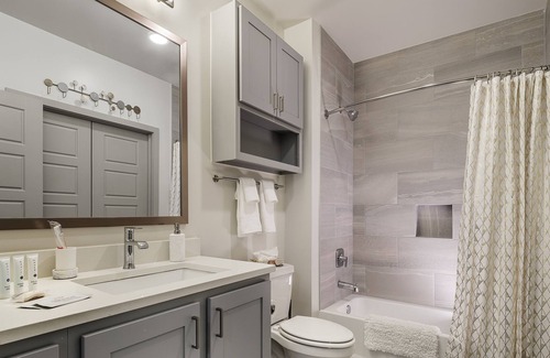 Linthicum Heights Apartment | The Artist, Fast Internet - Pool - BWI - Gym - New Listing