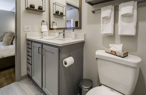 Linthicum Heights Apartment | The Artist, Fast Internet - Pool - BWI - Gym - New Listing