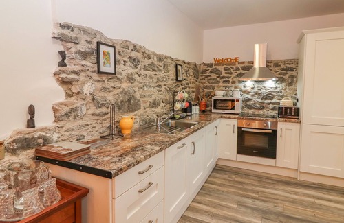 Glen of Aherlow Cottage | THE ARTIST'S BARN, family friendly in Cappawhite, County Tipperary