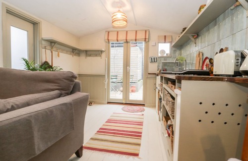 Herne Bay Cottage | THE ARTIST'S CABIN BY THE SEA, pet friendly in Herne Bay