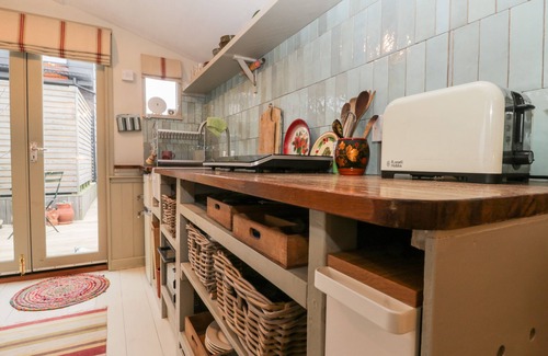 Herne Bay Cottage | THE ARTIST'S CABIN BY THE SEA, pet friendly in Herne Bay