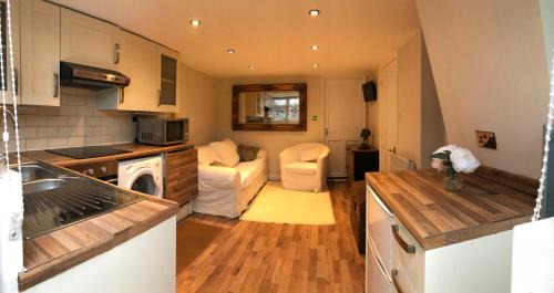 Woking Apartment | The Artist’s Hideaway.