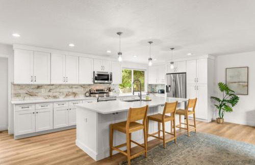 Arvada House | The Arvada Family Nook | Hot Tub & Parkside Charm