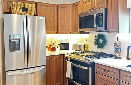 Tahoma House | The Aspen House, The Aspen House: Charming Remodeled Cabin in Tahoe.Walk to Lake in 10 min!
