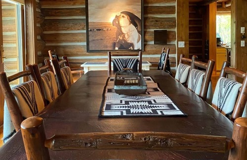 Boyd Apartment | The Astro with Silver Suite at Oniya Lodge
