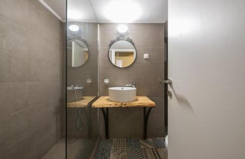 Kerameikos Apartment | The Athenian Nest