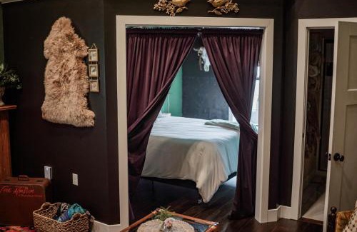 Perryville Hotel | The Atrium - A Boutique Hotel - Suite 16