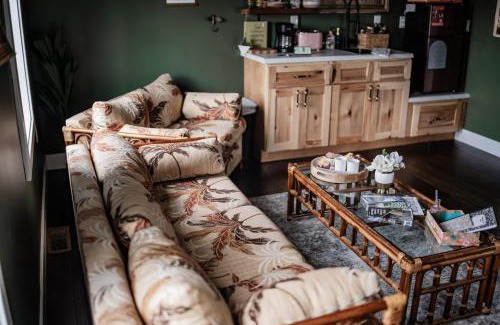 Perryville Hotel | The Atrium - A Boutique Hotel - Suite 12