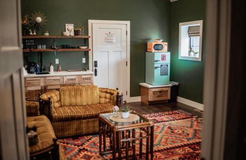 Perryville Hotel | The Atrium - A Boutique Hotel - Suite 12