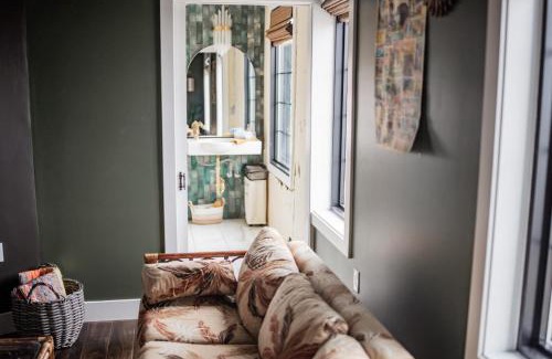 Perryville Hotel | The Atrium - A Boutique Hotel - Suite 11