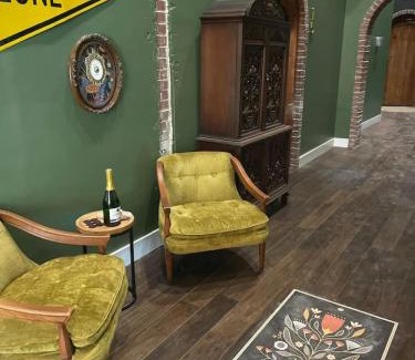 Perryville Hotel | The Atrium - A Boutique Hotel - Suite 11