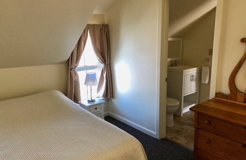 Oak Bluffs Hotel | The Attleboro House