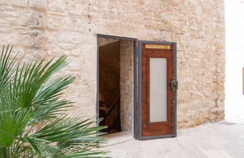 Corato House | The Aura Stone Room: an oasis of charm, nestled in the heart of Corato in Puglia.