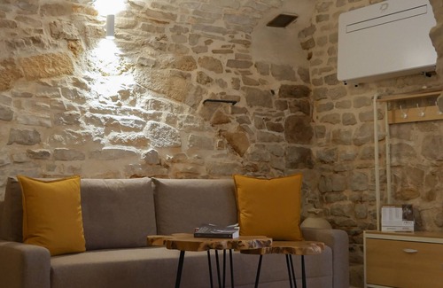 Corato House | The Aura Stone Room: an oasis of charm, nestled in the heart of Corato in Puglia.