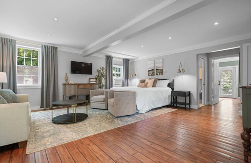 Bartlett Hotel | The Aurora Inn & Cottages