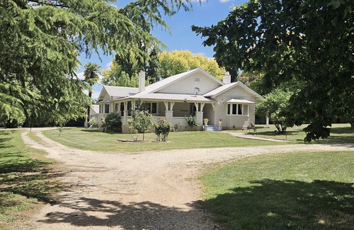 Blayney House | The Avenue Anahdale -Hidden 2.7Acre Estate in town