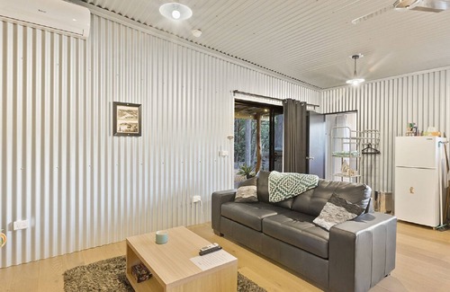 Avoca Beach Cabin | The Avenue - Beach and the Bush Cabin