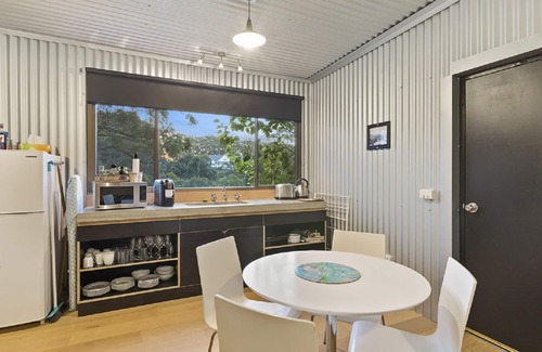 Avoca Beach Cabin | The Avenue - Beach and the Bush Cabin
