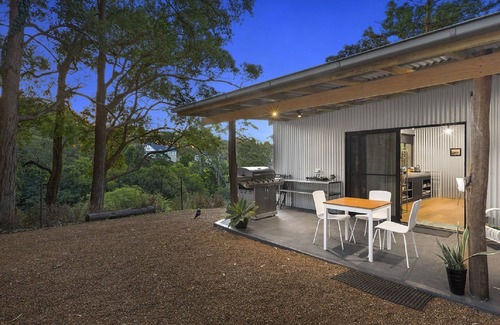 Avoca Beach Cabin | The Avenue - Beach and the Bush Cabin