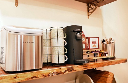 Madison House | The Aviator: Serene Ambience & Stylish Comfort