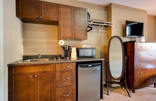 Stratford Hotel | The Avonlea Inn