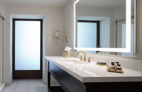 Moline Hotel | The Axis Moline Hotel, Tapestry Collection by Hilton