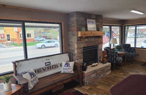 Lewistown Hotel | The B&B Motel