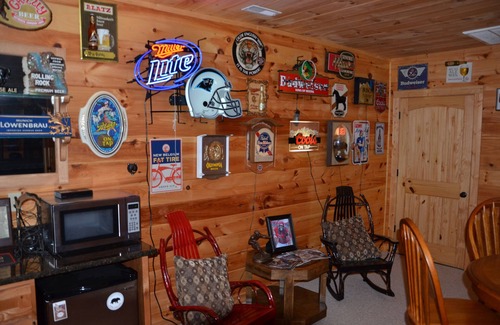 Boomer Cabin | The B's Hive, 3 BR+Loft, 3-1/2 BA, Pool Table, Views