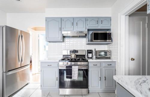 Brooklawn - St. Vincent Apartment | The B&W Haven 3BR private office by LI Ferry